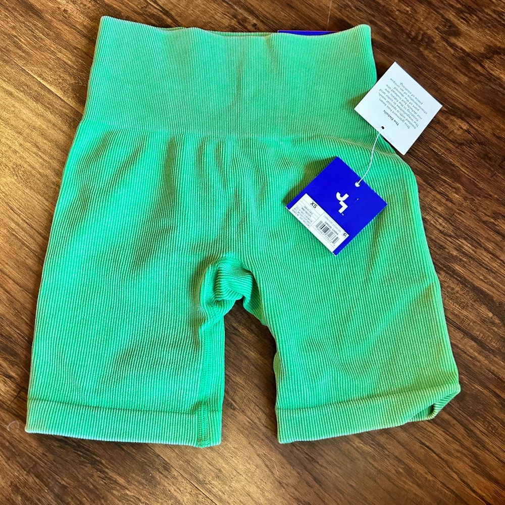 NWT JoyLab Biker shorts green